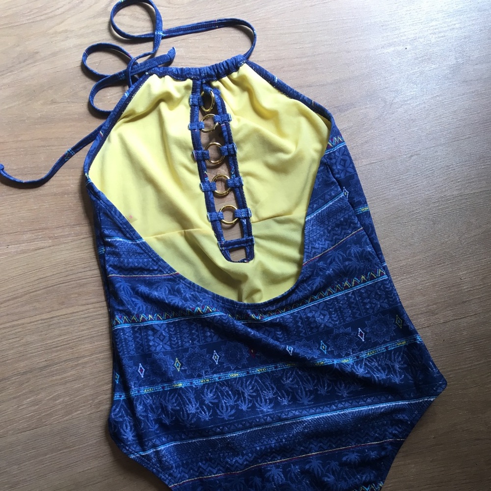 Bathing suit - Picture 2 of 3